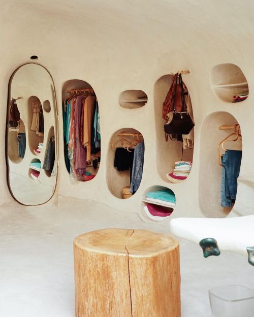 dear-science:Architect Javier Senosiain at his residency Casa Orgánica and Nido
