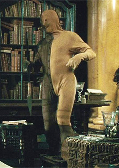  BECAUSE IT’S HALLOWEEN: Sherlock Holmes’ disguises. 
