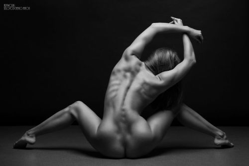 madeoftungsten:  boredpanda:    Russian Photographer Captures The Beauty Of Women’s Bodies With B&W ‘Bodyscapes’    Photographer’s name is Anton Belovodchenko. Anyone know if he has a tumblr? These are stunning. 