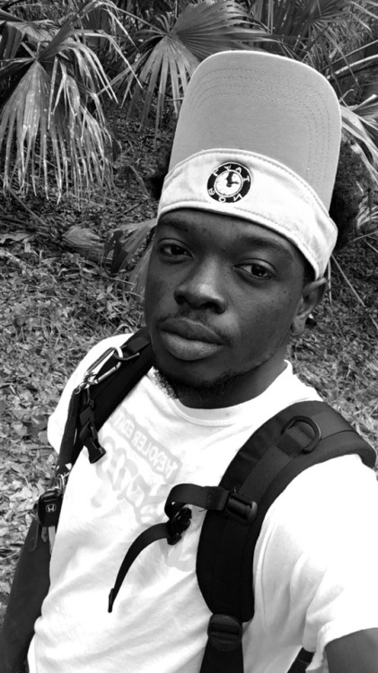 jetsxdopestnerd:  Carefree X stress free   Oh the last pic is snapchat filter 😭😂😭😂😂  IG : BonLavi