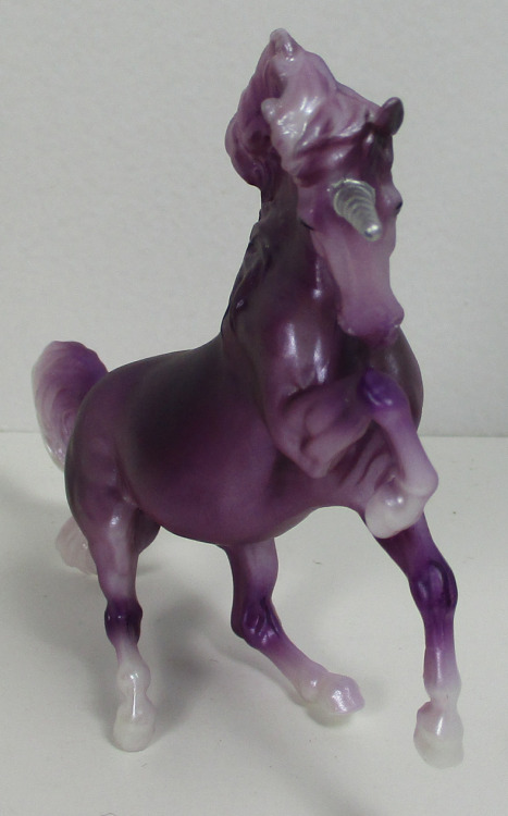 It’s Toy Time Tuesday!With&hellip;Breyer Rainbow of Stablemates Unicorns!TTT is late this 