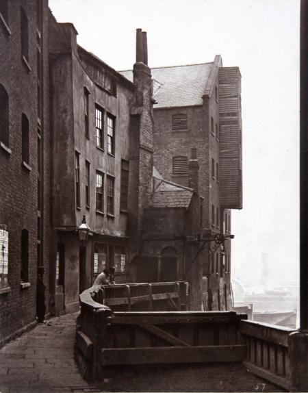 St Mary Overy&rsquo;s Dock, Southwark, 1876 - photo by Henry Dixon &amp; Alfred Bool