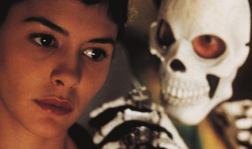 supermodelgif: Amélie (2001)Director: Jean-Pierre Jeunet