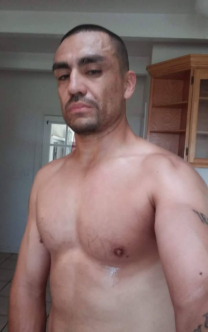 lukass91:  Mas fotos de este machote mmm papito que rico esta LIKE Y COMPARTAANN