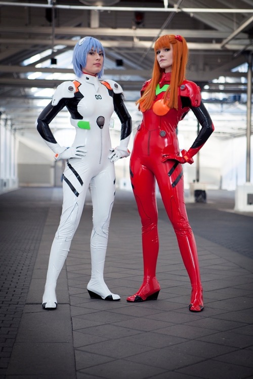 sexynerdgirls:  Rei and Asuka by Su-rine on @DeviantArt