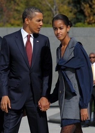 youngblackandvegan:   musingsofalazydreamer:  lovedivika:  Fatherhood  Loooovvve