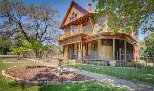 $558,000/4 br/4460 sq ftWhitewright, TX built in 1896