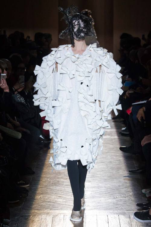 Paris Fashion Week - Days 5 &amp; 6Day 5The simplest you can get was definitely at Junya Watanab