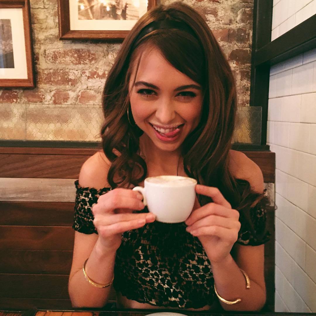 celebgoddessworship:  Date Night - Starring Riley Reid