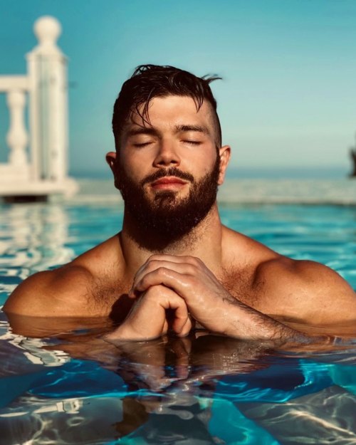 ultra-masculine:  Fabien Sassier (@yetifit__ on IG)