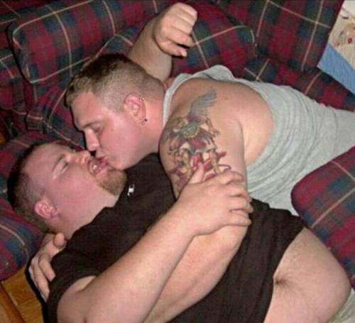 tubbinlondon:  jamesbaker69:  Nothing beats a masculine chubby guy….  Mmmmmm 