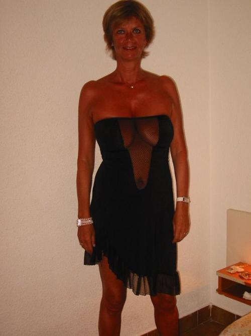 thenir53:bomber60:exposeyourgirl00:Marie 52,from FranceHot and so damn sexystunning granny. I love g