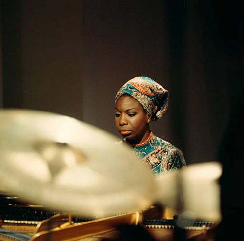 XXX twixnmix:   Nina Simone performing on a TV photo