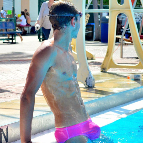 themusclehead:Pickin up guys at the community pool… Hint, go for the ones who can’t keep their eyes off your package