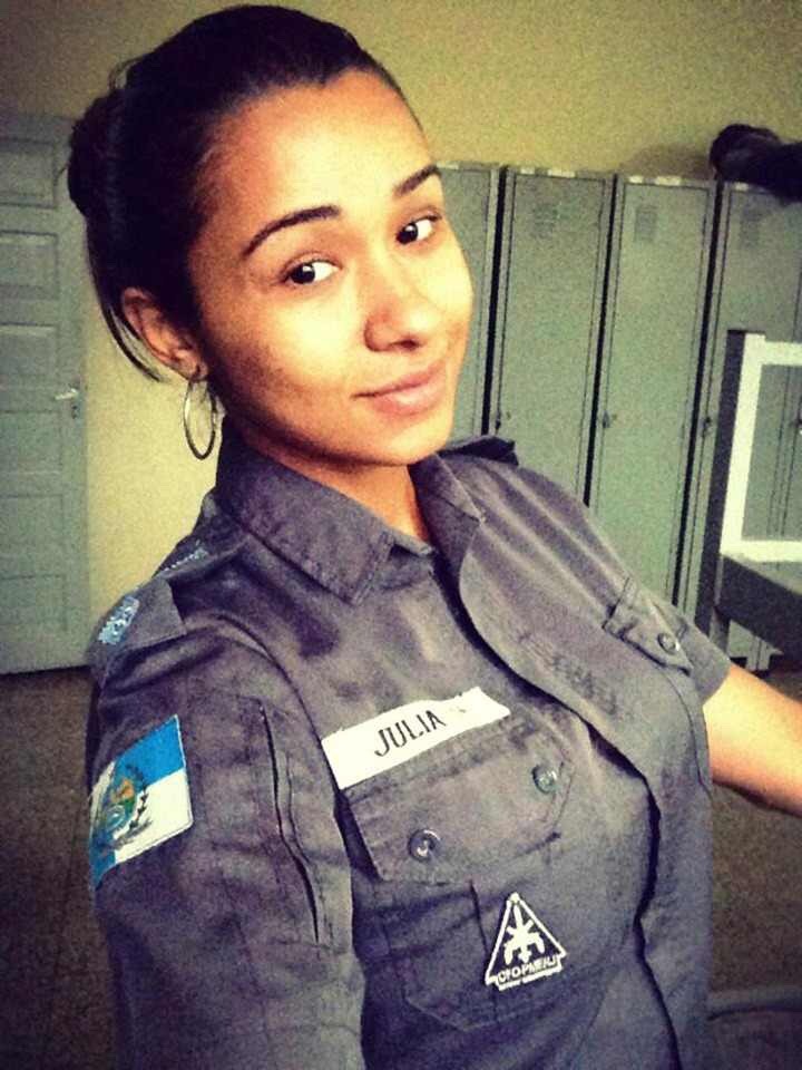 goldenboi808:  sexcretaryofstate:  Ms. Officer  Hot hot hot police lady! 