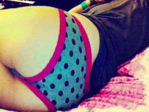 gracefullydrowning:  Meeeeowww           Rawr <3 I need to be fillled! 