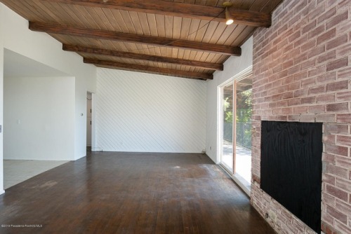 $699,000/2 br/880 sq ftBuilt in 1956Los Angeles, CA