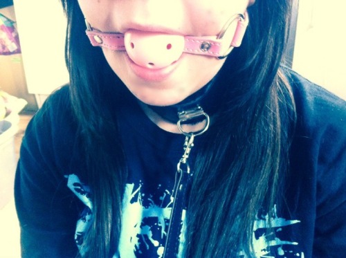 collared–kitten:  Another fun day with thattroikidd, mollishka, dillbo661 & runaway-theatre :3 Equipment: thattroikidd & mollishka 