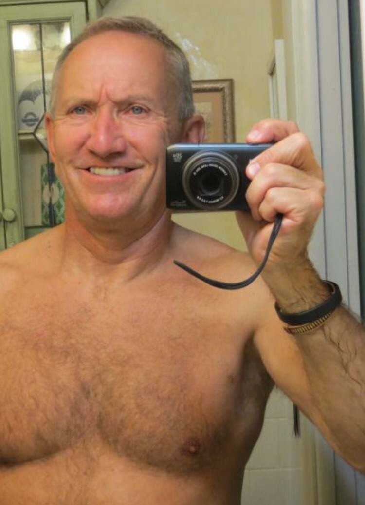 silverdaddywanted:  toddcdn40:  Sexy dad 😋👅😈❤️👅😋  Drop the towel!