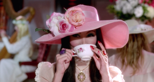 alternativecandidate: The Love Witch (2016) “Anna Biller ingeniously tweaks some Hollywood conventio