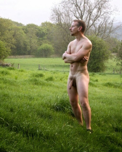 gaynudism:  Real guys near you are looking
