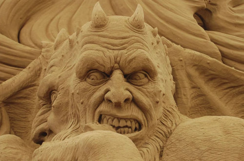 Porn sixpenceee:  These Dante’s Inferno sand sculptures are photos