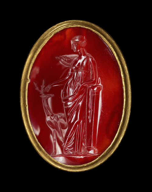 Ring inset with intaglio representing ArtemisShown leaning on a pillar, Artemis, the goddess of the 