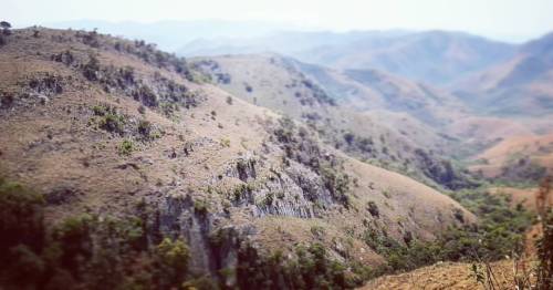 theafricantraveler:Barberton; where it all began! South AfricaSome of the oldest rocks on Earth.