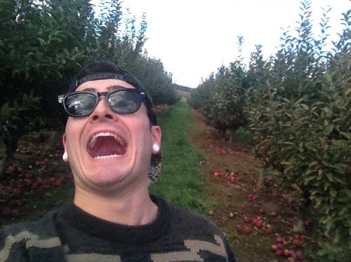 jakemalik:  jakemalik:  today I went apple picking and my mom wanted me to take a nice picture to send to our family  all I sent them was this 