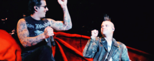 hailtomshadows:
“ Favorite photos of Matt with Johnny requested by gagaftbands. 3/6
1 | 2 | 3
”