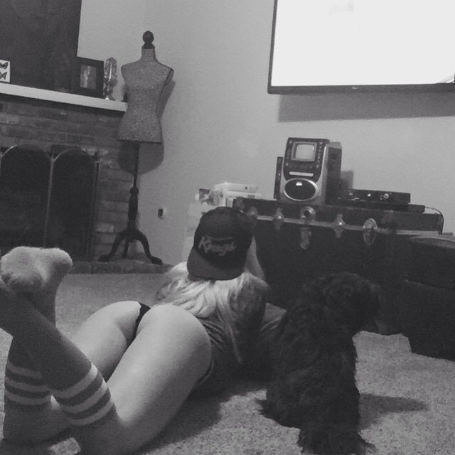 pblive-evey-snow:The only way to watch hockey 👑  Nice