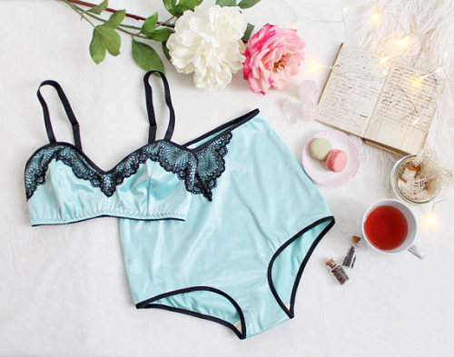 lovinghandmadelingerie:Ohhhlulu