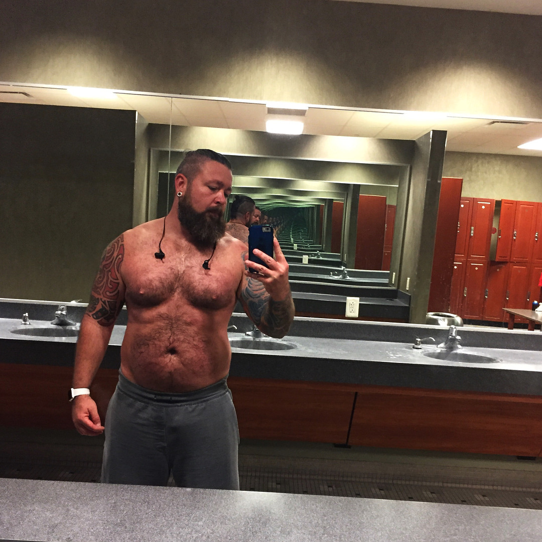 chadillacjax:  Killer workout today! 20 mins cardio 90 mins weight training legs!