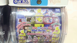 retrogamingblog:  Japan has Pokemon Gashapon machines that dispense miniature gashapon machines with tiny prizes