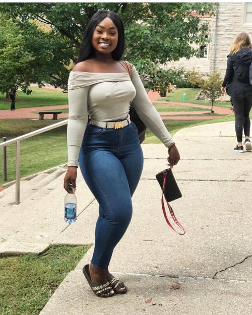 awesomeblack-girls:  Delicious black babes are desperate to meet men!