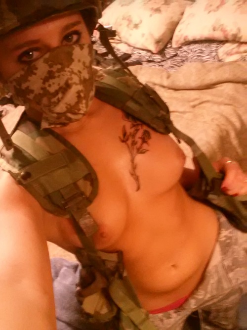 mymarinemindpart3:  fantabulouloren:  Alright here it is as promised (: (Btw, most of this is my airsoft war gear haha ….. but tonight I believe I put it to even better use (: !! )  Original, please feel free to check this lovely lady out. She has