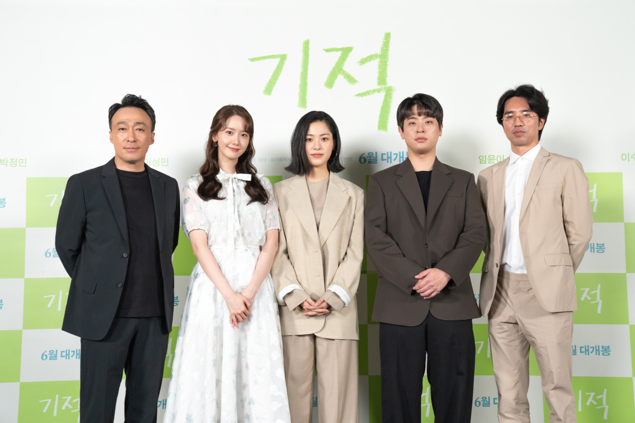 YoonA, Lee Junho, And More Cast Members Gear Up For The Premiere Of  Upcoming Drama “King The Land”