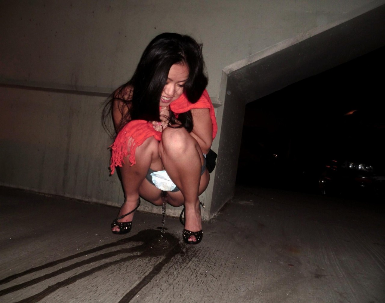 4voyeur:  Girls CAUGHT Peeing