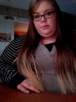 chubby-bunnies:  working on embracing my double chin (and all my other fat body parts). [Kim, 24 years old, size 28, US]  cutie