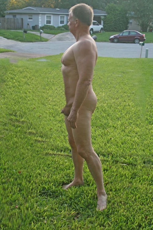 mkauff4656:Nude in Public The nude neighborhood watch