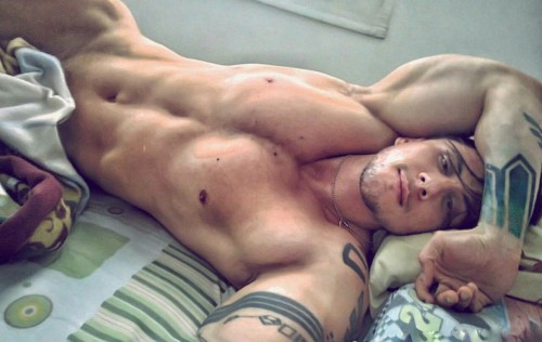 ashotofcummm:  Who wants to cuddle? 