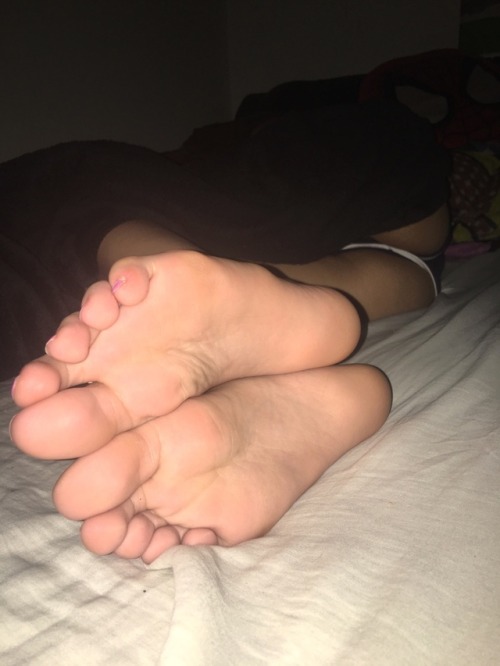 Someone Cum On My Soles😩