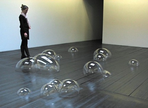 littlelimpstiff14u2: The Giant Bubbles of Luka Fineisen The work of artist Luka Fineisen seems like 