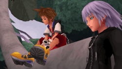 captestheimxv: While it is always best to believe in one’s self, a little help from others can be a great blessing.Kingdom Hearts   Vibrant ColorsGifset requested by mickeyblades