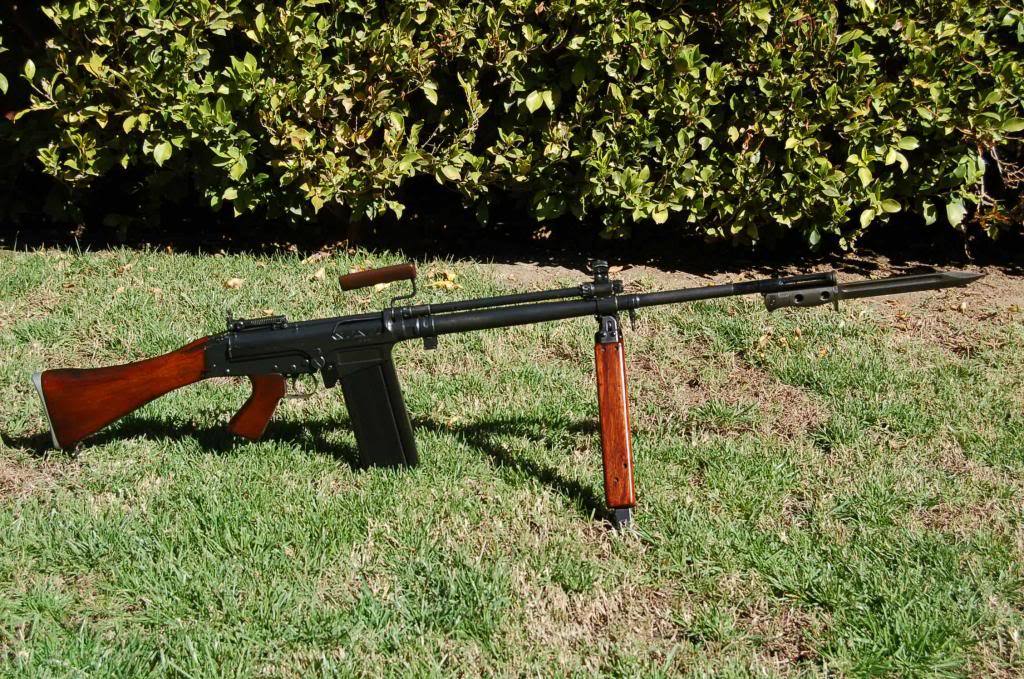 gunrunnerhell:  L2A1Australian FAL variant with several unique features. It has a