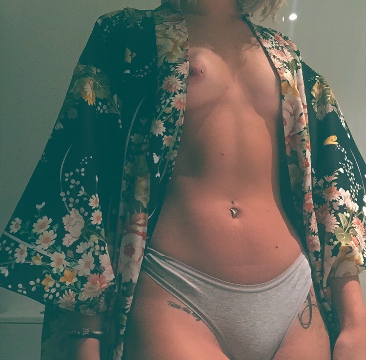 babyballerrr:  She on the phone, she wanna fuck me
