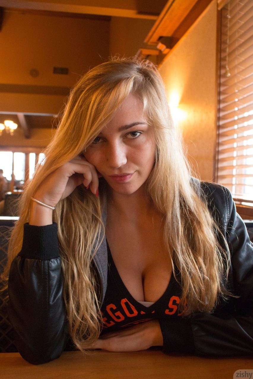 howstop:  Kendra Sunderland 2  More Gifs : comestop More VIDEOS : nustop