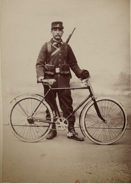 A French bicycle infantryman with Gladiator folding bike, circa 1896.