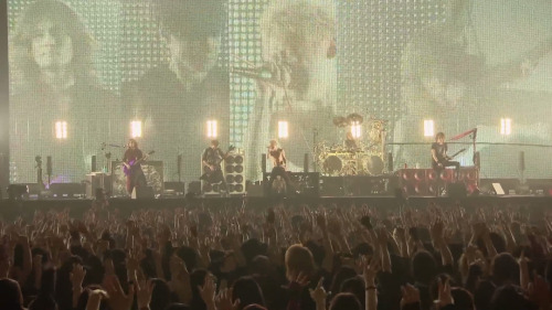 jrocknyc:  stills from new deg live  kaoru’s like yeah, i see you girl  pre-order bluray @ cdjapan! 