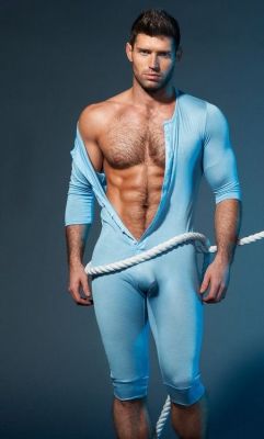 Guys-With-Bulges:  One Piece.